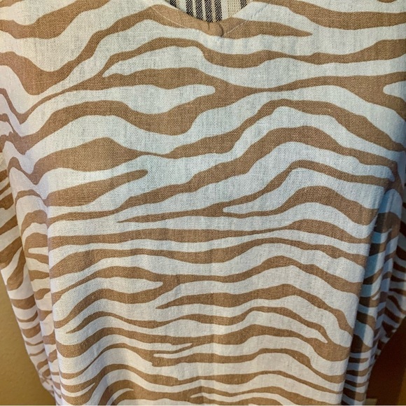 NWT Anne Klein Tunic Top XL Linen Blend White Tan Animal Print V-Neck - Picture 3 of 16